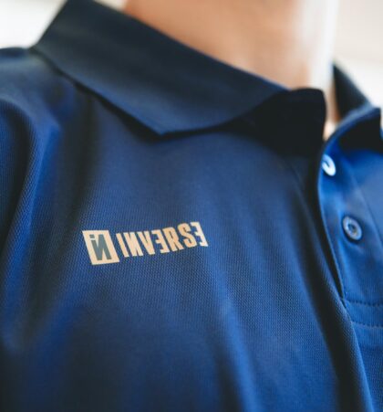 Polo personalitzat club basquet Inverse