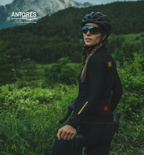 Chaqueta ciclista con luz de seguridad ANTARES (MUJER)