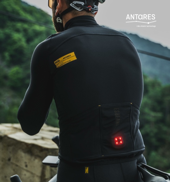 MAILLOT CICLISMO CON LUZ DE SEGURIDAD